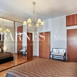 Продажа 3-комн квартиры на вторичном рынке улица Петровка,  д. 28