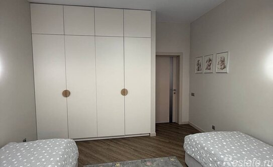 Продажа 4-комн квартиры на вторичном рынке Обуховской обороны пр-кт,  д. 70 к4 с1