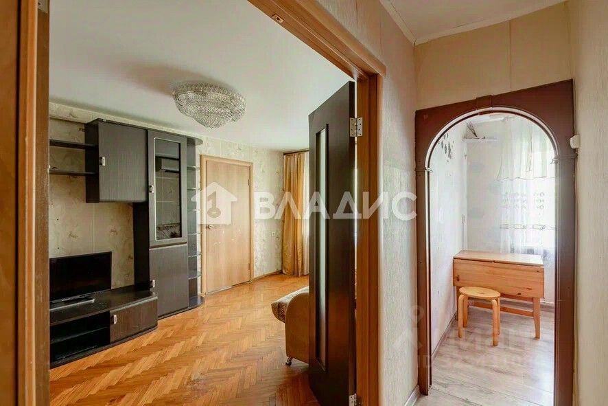 Продажа 2-комн квартиры на вторичном рынке Лобня, улица Калинина,  д. 8