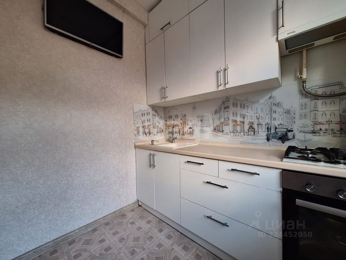 Продажа 3-комн квартиры на вторичном рынке улица Маршала Бирюзова, 18