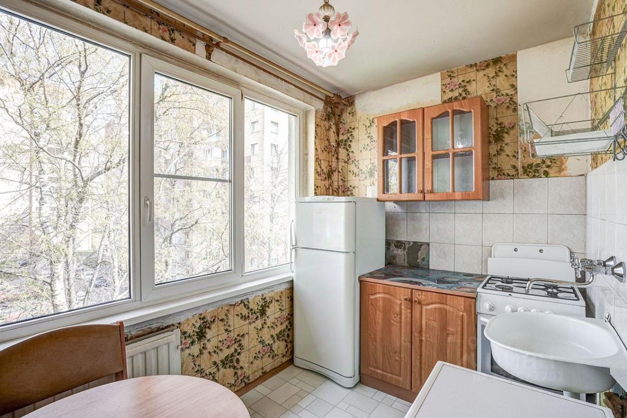 Продажа 2-комн квартиры на вторичном рынке Светлановский проспект, 58К2