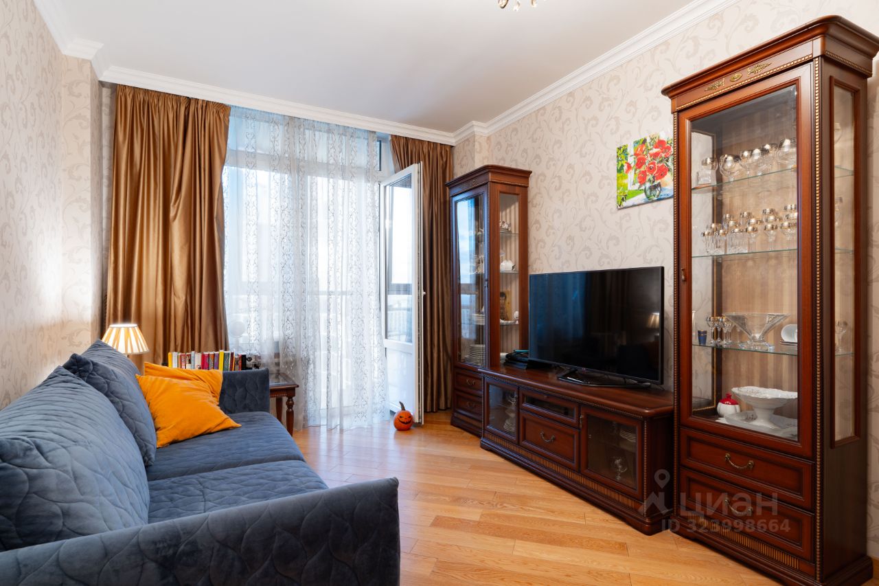 Продажа 2-комн квартиры на вторичном рынке улица Шкиперский проток, 20