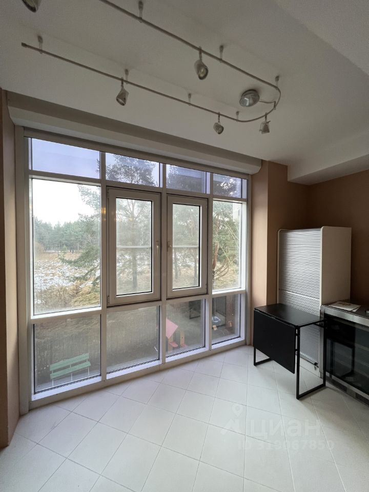 Продажа 3-комн квартиры на вторичном рынке Петергоф, улица Аврова, 26к1