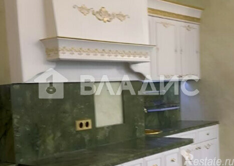 Продажа 3-комн квартиры на вторичном рынке Леонтьевский пер,  д. 11