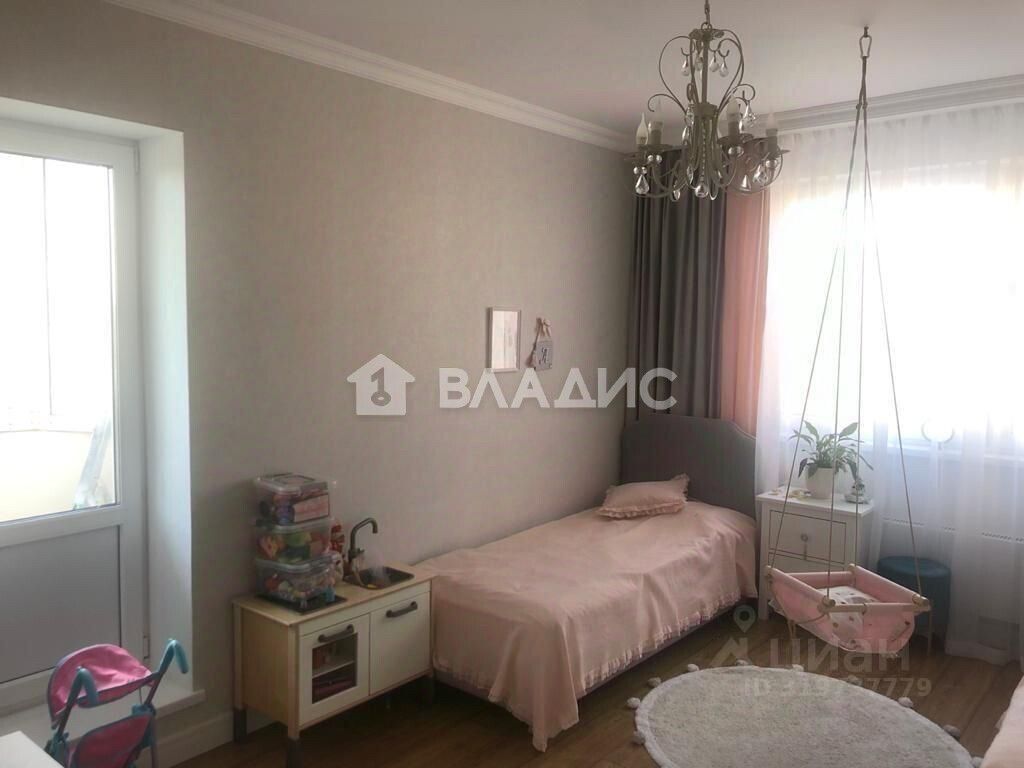 Продажа 4-комн квартиры на вторичном рынке улица Александры Монаховой, 95к2