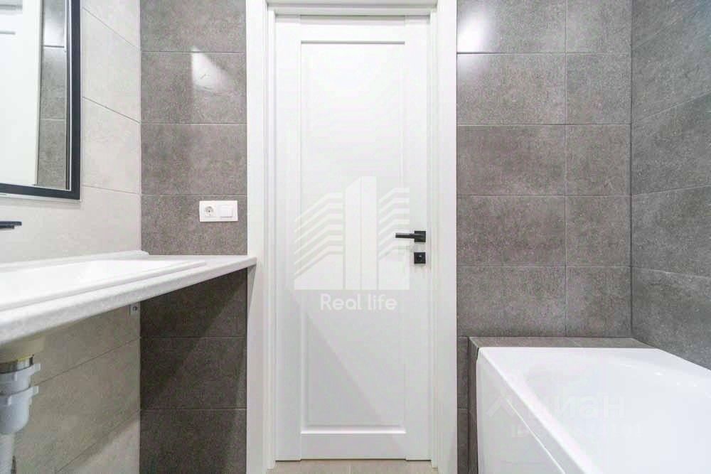 Продажа 1-комн квартиры на вторичном рынке с. Домодедово, улица Современников, 4