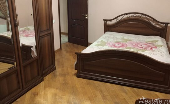 Аренда 3-комн квартиры на вторичном рынке улица Дмитриевского,  д. 11