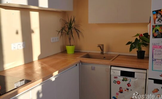 Продажа 2-комн квартиры на вторичном рынке Скотное, Вересковая улица,  д. 4 к2