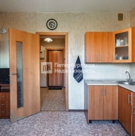 Продажа 1-комн квартиры на вторичном рынке улица Маршала Захарова,  д. 16 к2