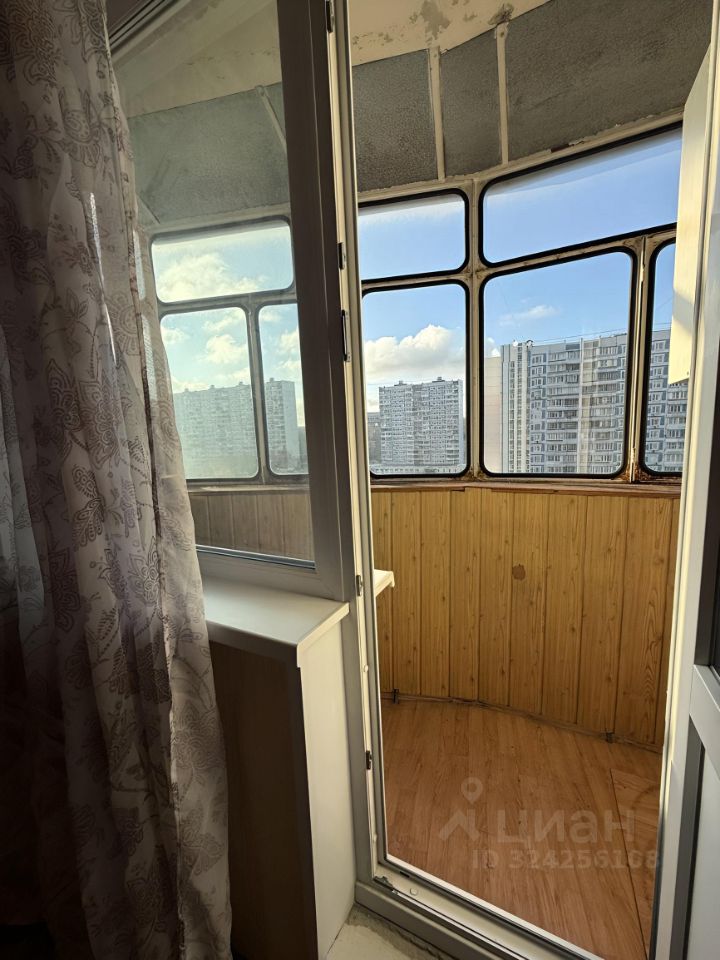 Аренда 1-комн квартиры на вторичном рынке Осенний бульвар, 16К1