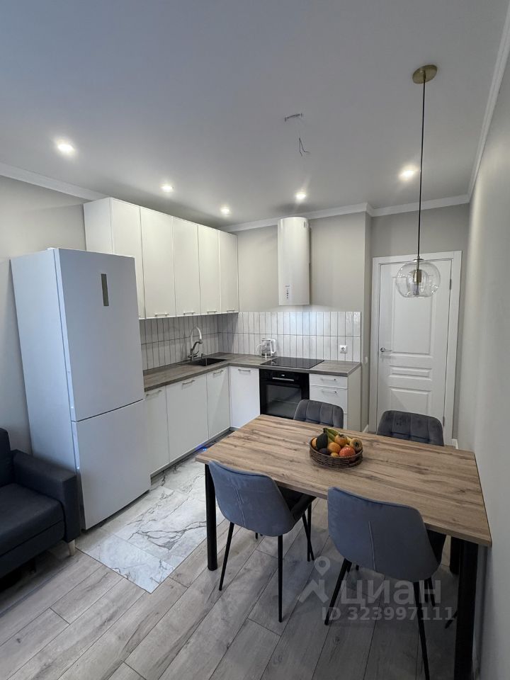 Продажа 2-комн квартиры на вторичном рынке Химки, улица Академика Грушина, 10