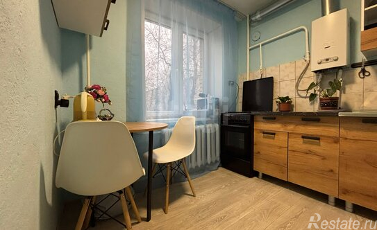 Продажа 1-комн квартиры на вторичном рынке Клишева, Центральная улица,  д. 1