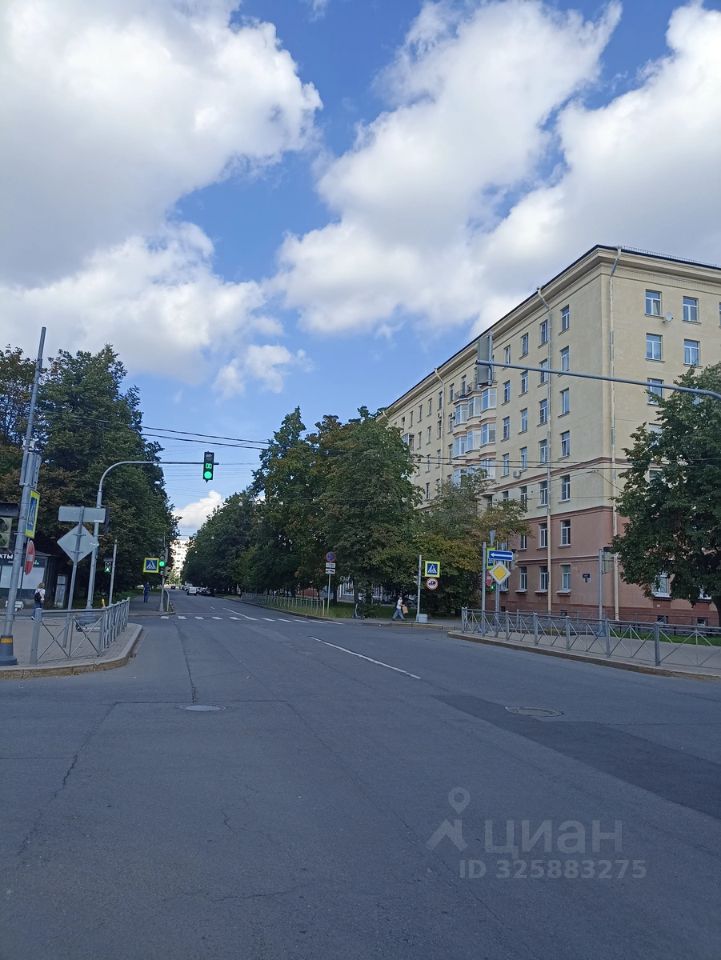 Продажа 4-комн квартиры на вторичном рынке улица Ленсовета, 10