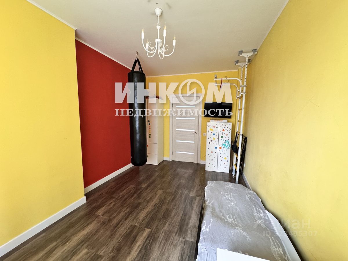 Продажа 3-комн квартиры на вторичном рынке Заречье пгт, улица Университетская, 1