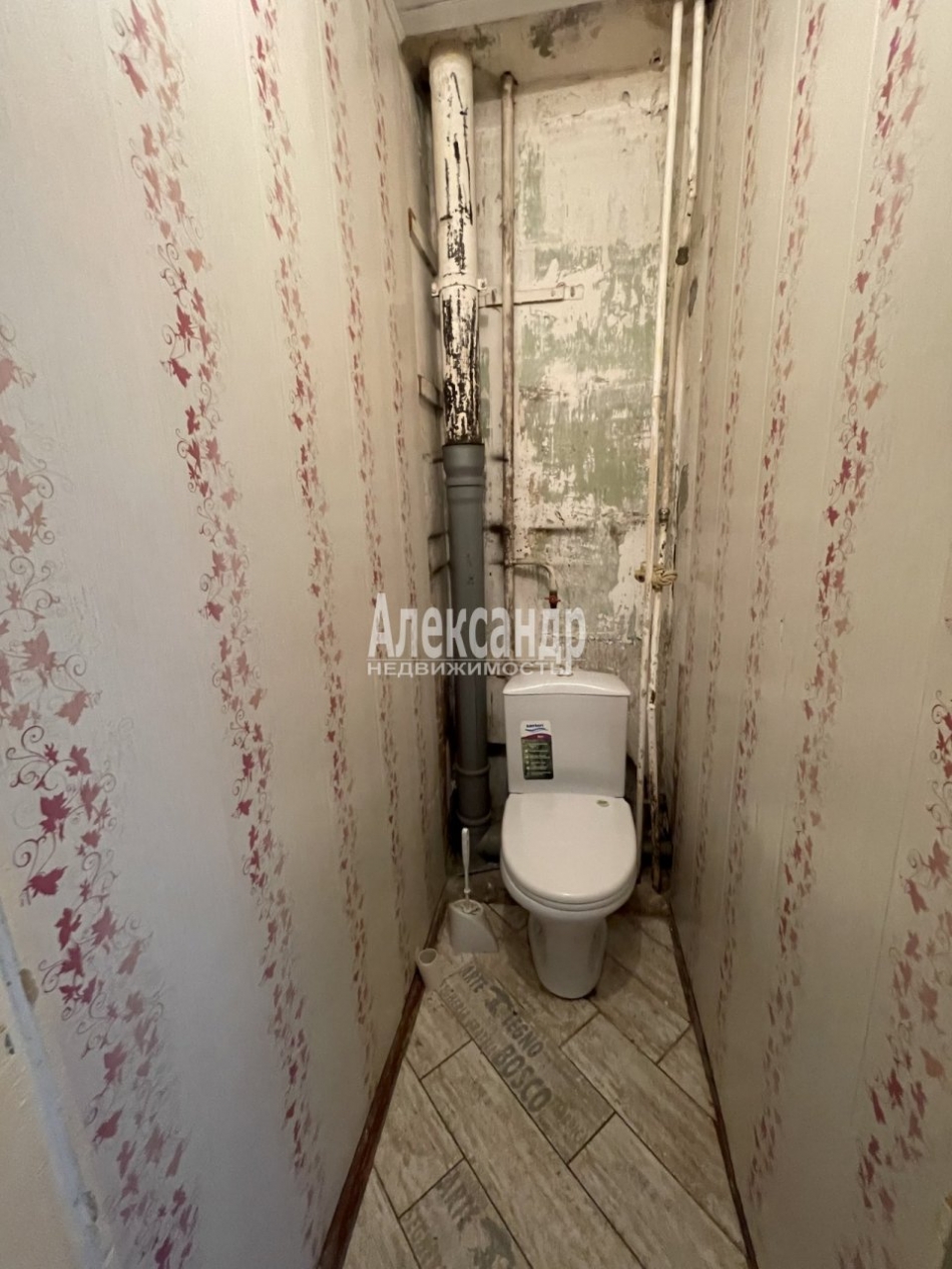 Продажа 3-комн квартиры на вторичном рынке Красное Село г., Нарвская ул. ,  д. 12