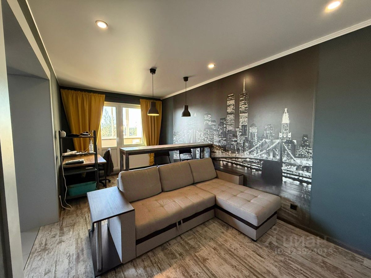 Продажа 3-комн квартиры на вторичном рынке д. Черная, улица Широкая, 23