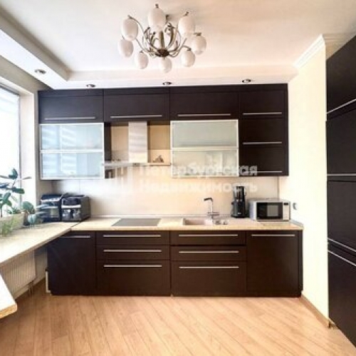 3-комн квартира Комендантский пр-кт