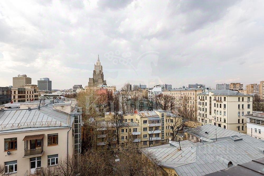 Продажа 5-комн квартиры на вторичном рынке Большой Левшинский переулок, 11