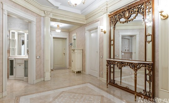 Продажа 4-комн квартиры на вторичном рынке Озерковская набережная