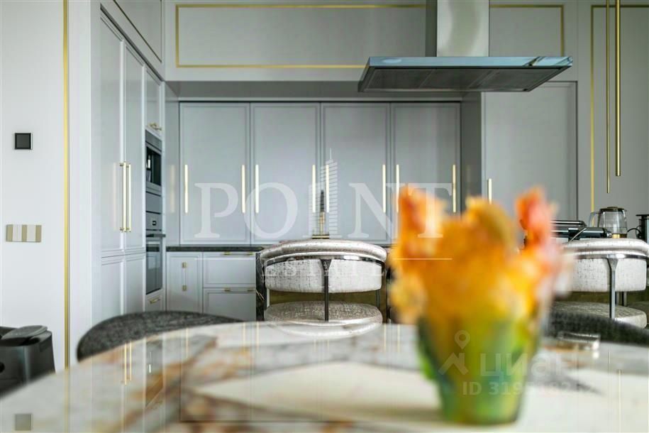 Продажа 4-комн квартиры на вторичном рынке 1-й Красногвардейский проезд, 22с1