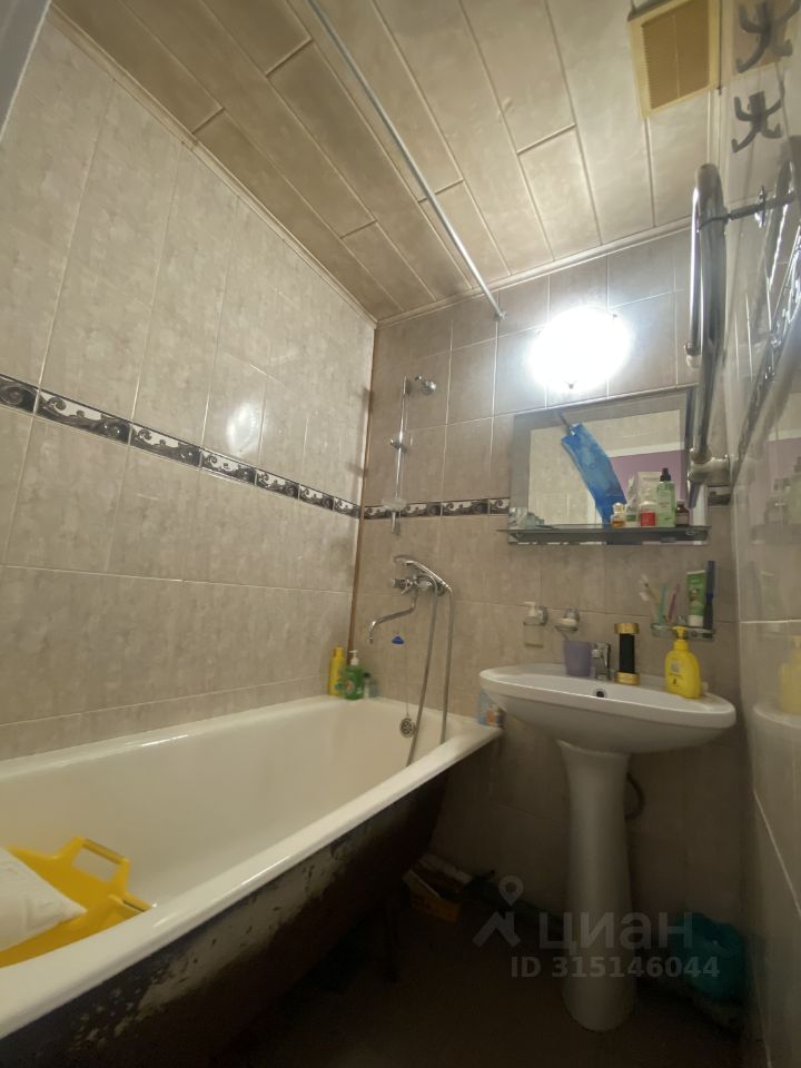 Продажа 3-комн квартиры на вторичном рынке Менделеево пгт, Пионерская улица, 3