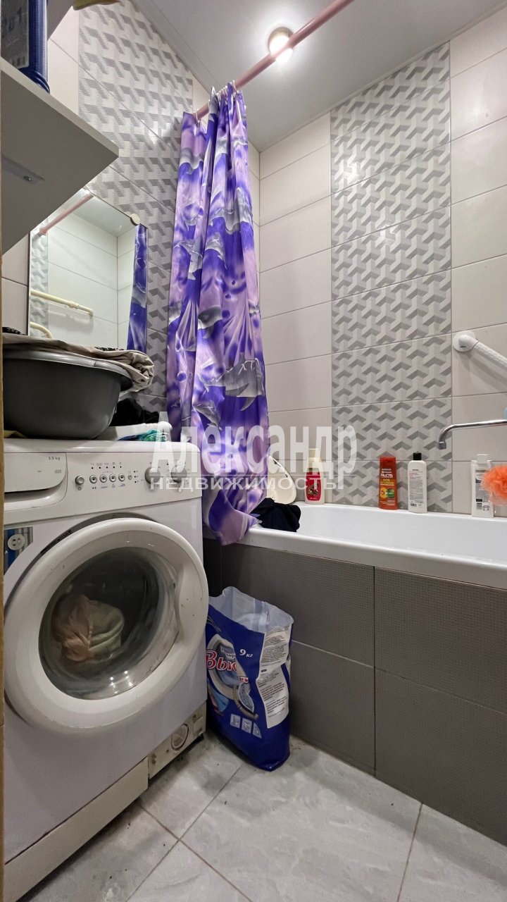 Продажа 1-комн квартиры на вторичном рынке Выборг г., Спортивная ул. ,  д. 9