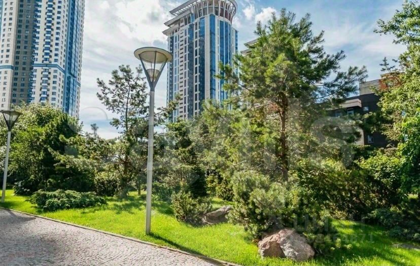 Продажа 4-комн квартиры на вторичном рынке Мосфильмовская улица, 70к1