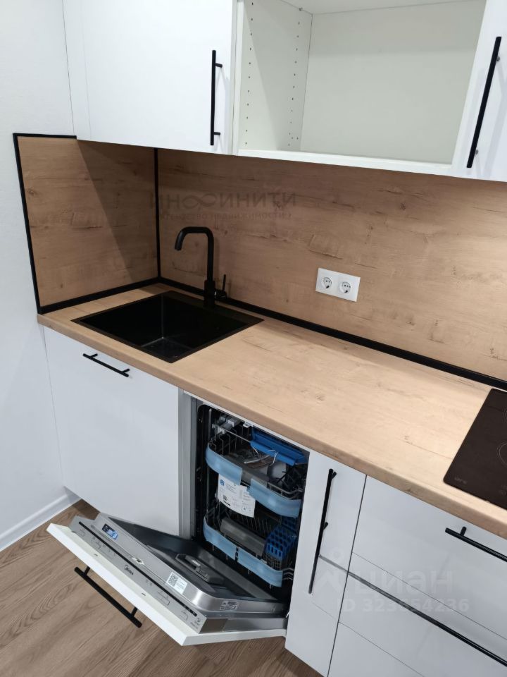 Продажа студии улица Александры Монаховой, 83