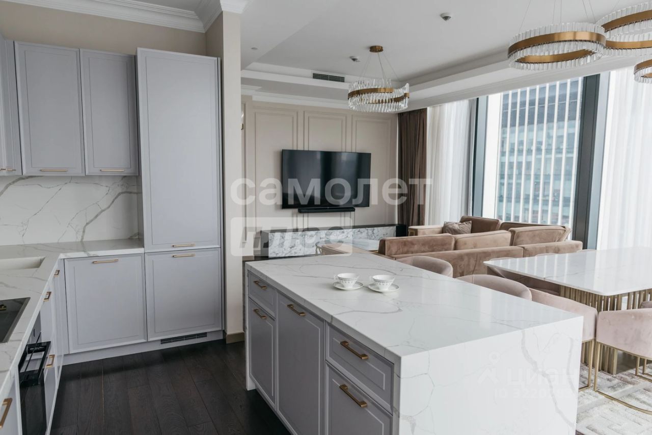 Продажа 4-комн квартиры на вторичном рынке 1-й Красногвардейский проезд, 22с2