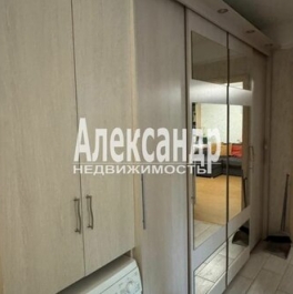 Продажа 3-комн квартиры на вторичном рынке Долгоозёрная улица,  д. 18