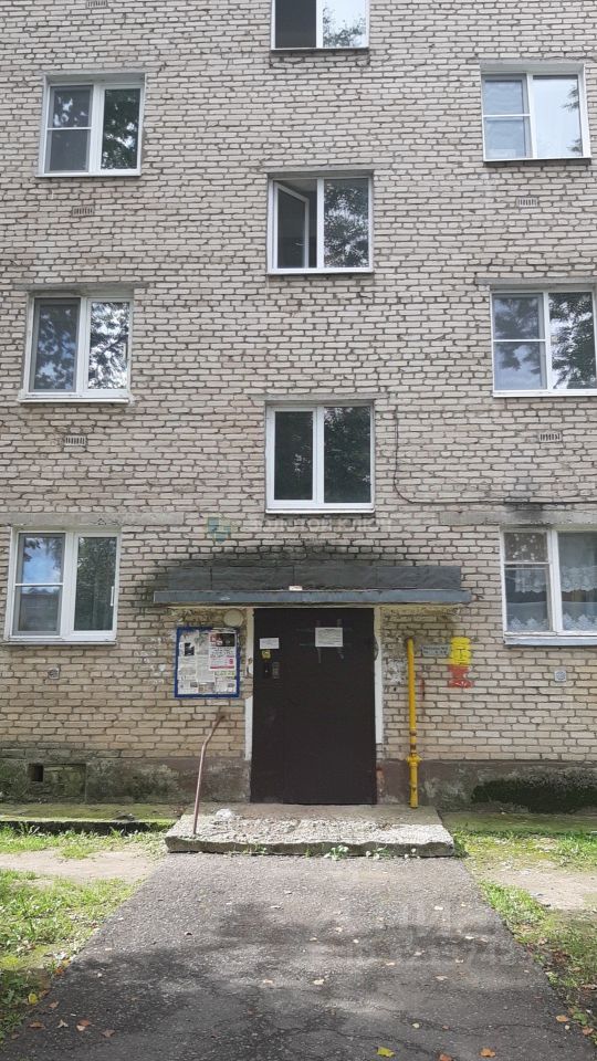 Продажа 4-комн квартиры на вторичном рынке Запрудня пгт, улица Карла Маркса, 17