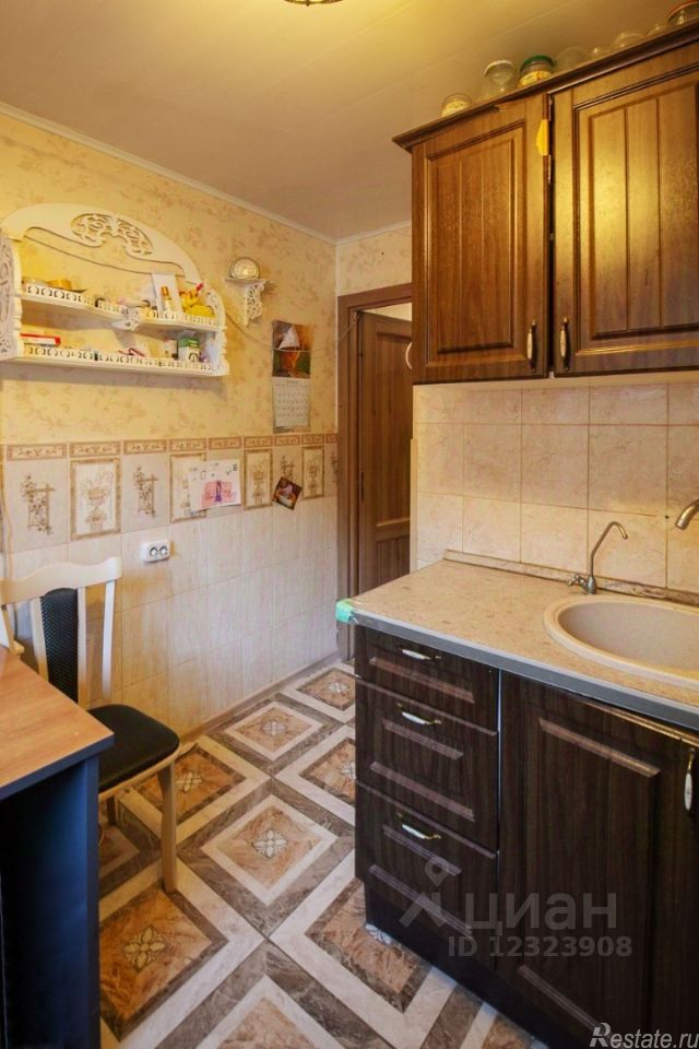 Продажа 2-комн квартиры на вторичном рынке Климовск, Симферопольская улица,  д. 25