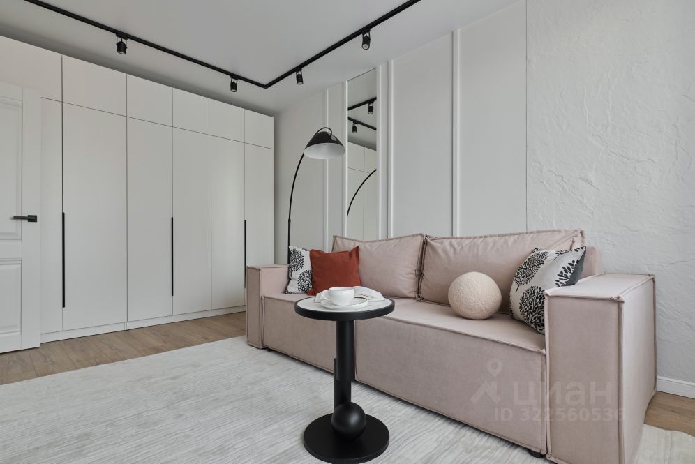 Продажа 2-комн квартиры на вторичном рынке Искровский проспект, 9