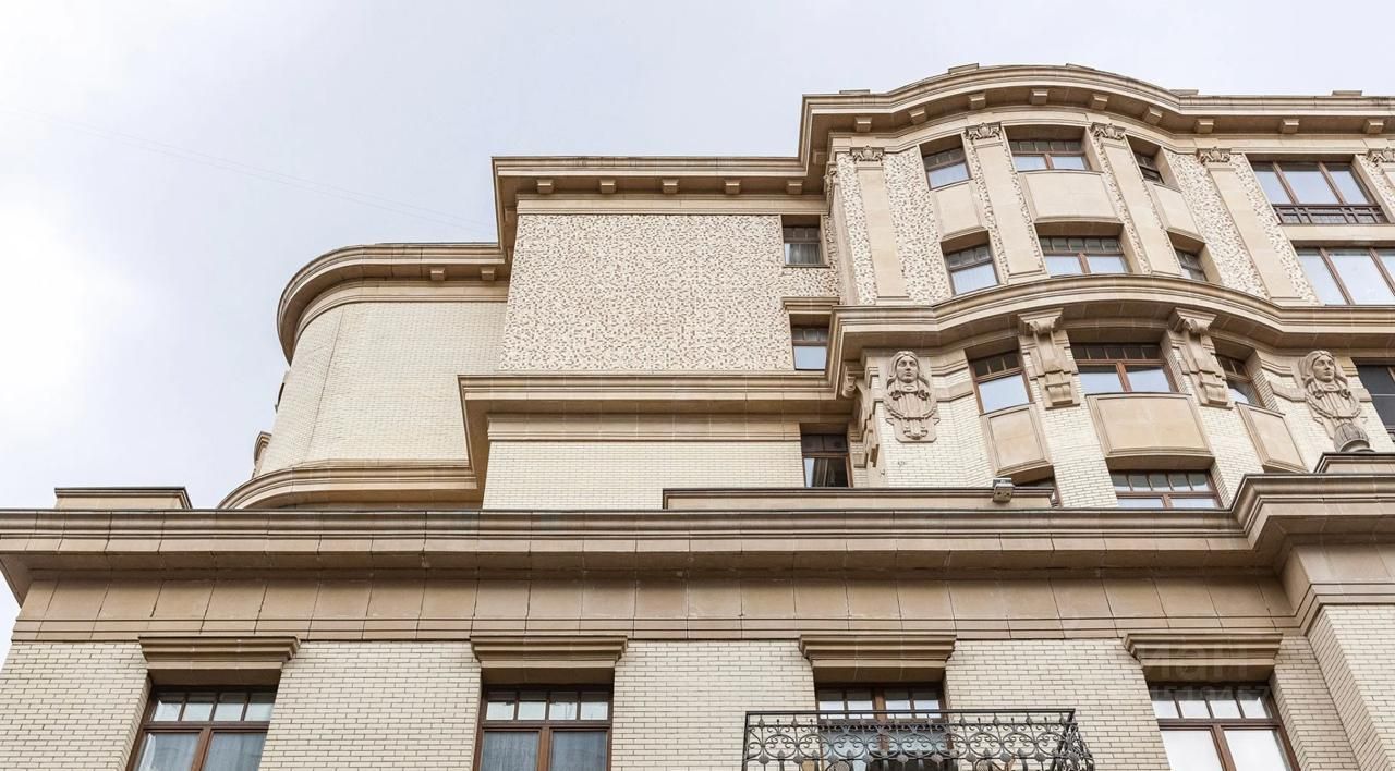 Продажа 2-комн квартиры на вторичном рынке переулок Хилков,  д. 1