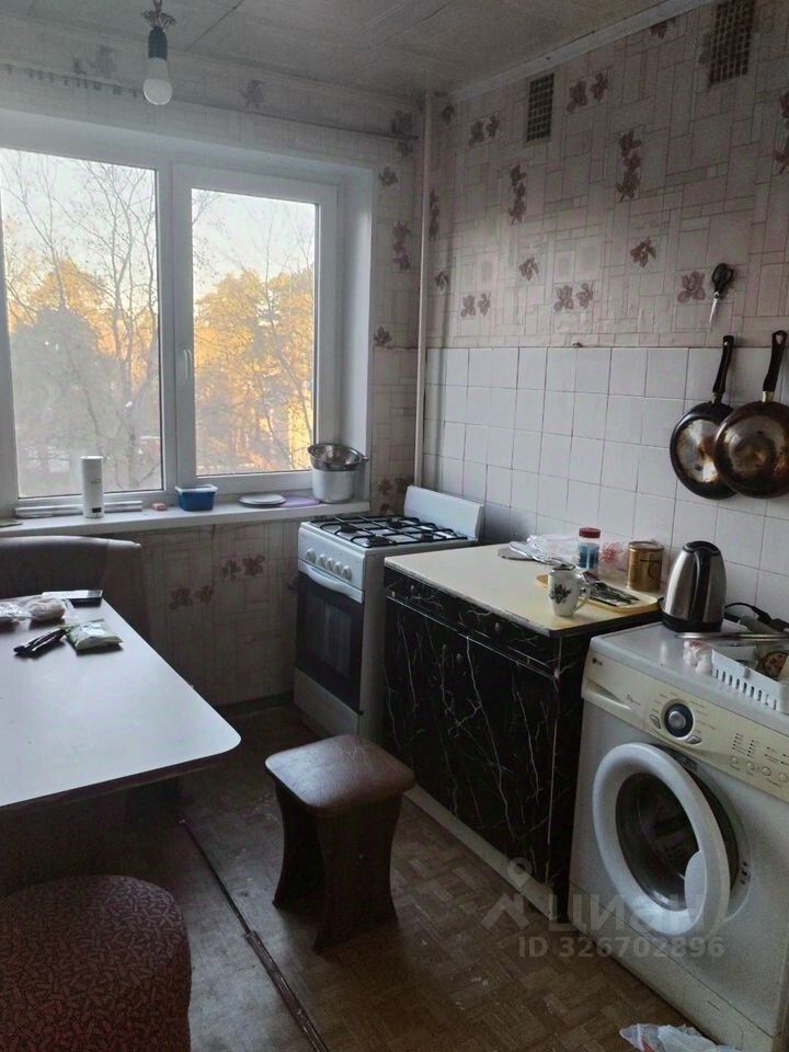 Продажа 2-комн квартиры на вторичном рынке Луга, проспект Кирова, 12