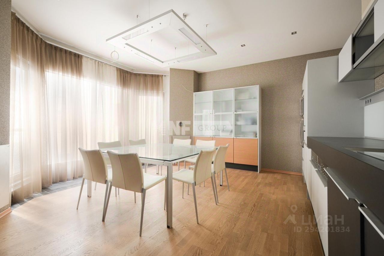 Продажа 3-комн квартиры на вторичном рынке Большая Морская улица, 4