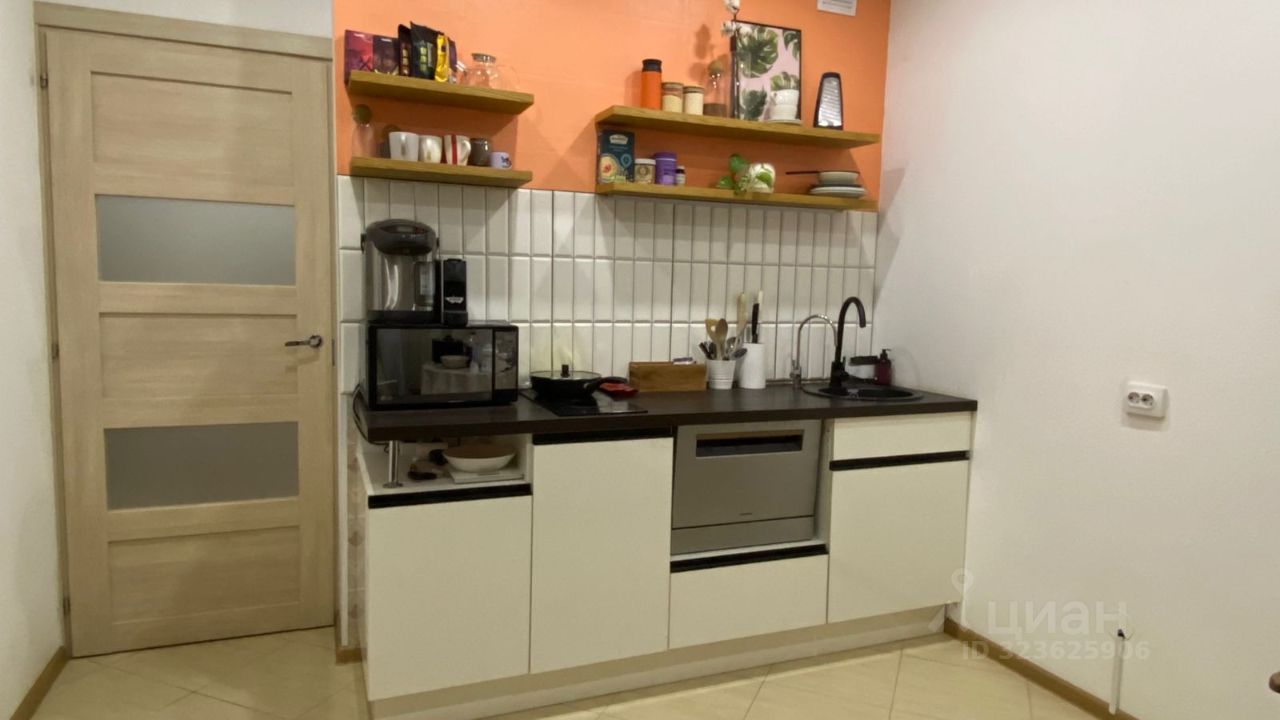 Продажа 1-комн квартиры на вторичном рынке 26-я Васильевского острова линия, 7