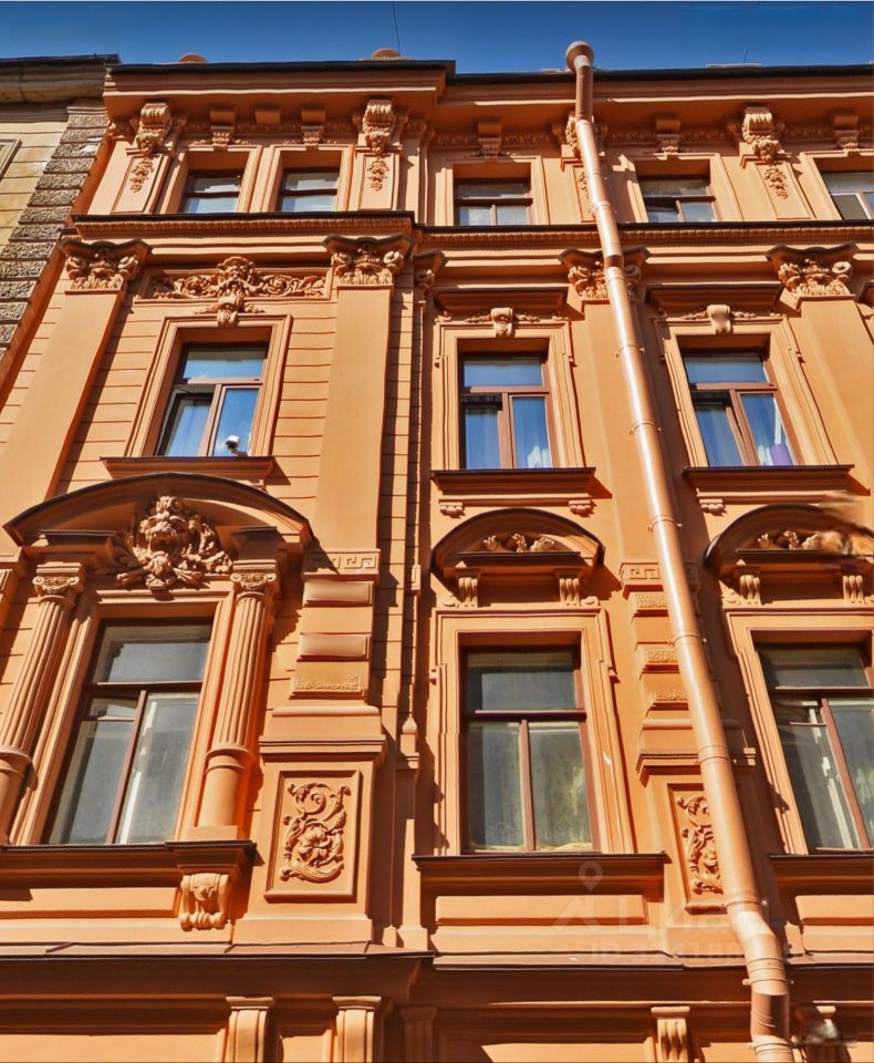 Продажа 2-комн квартиры на вторичном рынке переулок Басков, 24