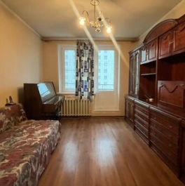 Продажа 2-комн квартиры на вторичном рынке Феодосийская улица,  д. 9