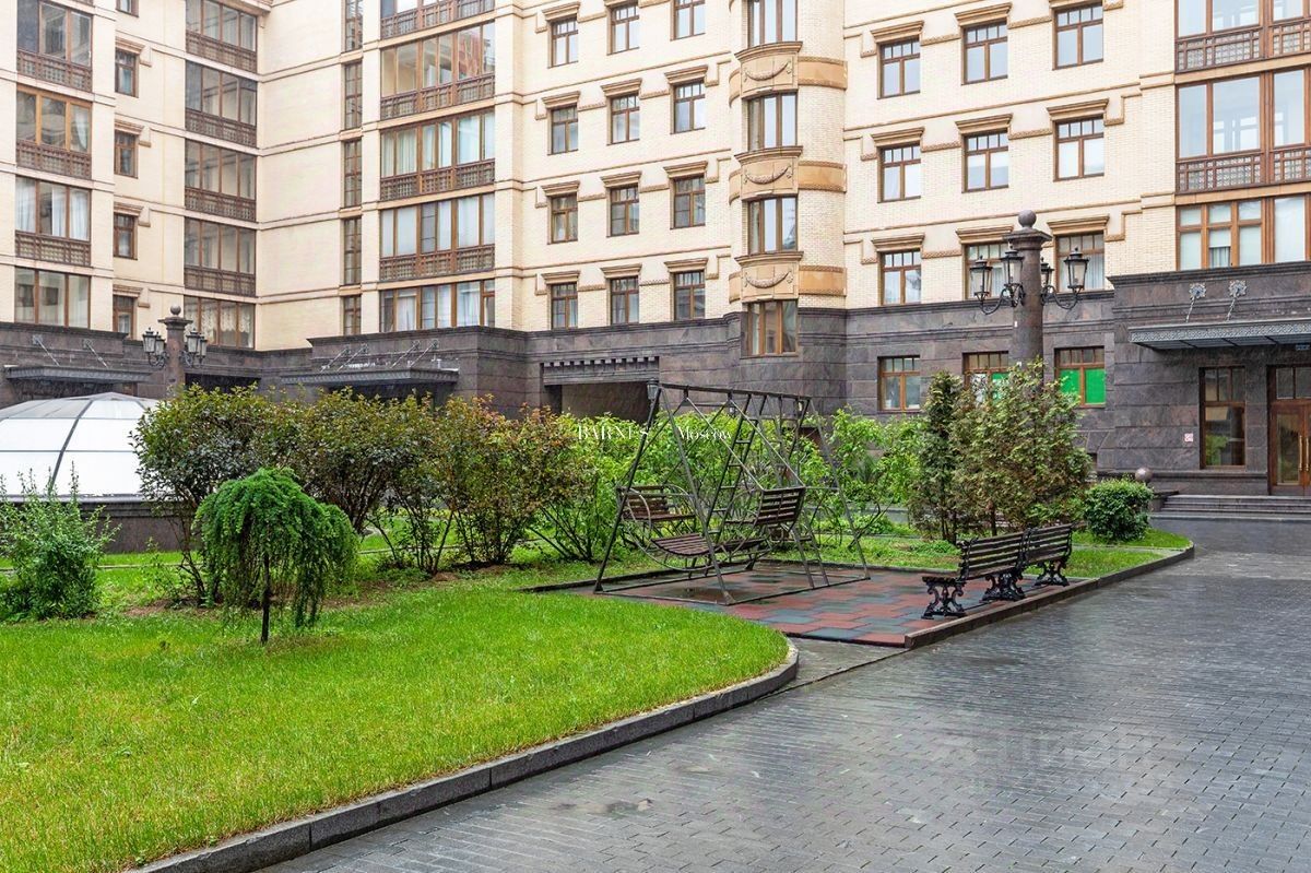 Продажа 4-комн квартиры на вторичном рынке переулок Хилков, 1