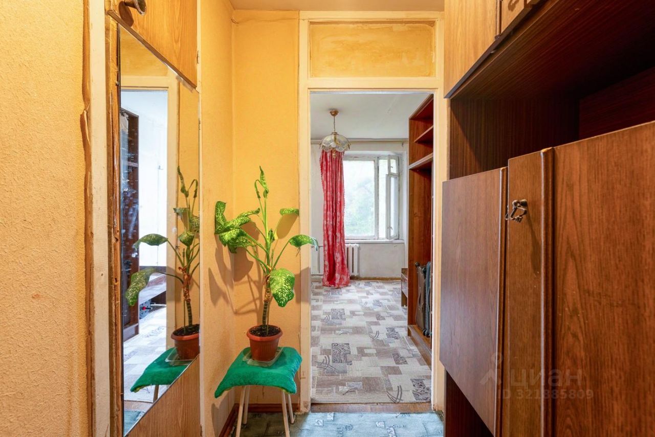 Продажа 2-комн квартиры на вторичном рынке Ангарская улица, 3