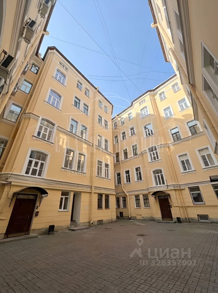 Продажа 3-комн квартиры на вторичном рынке Невский проспект, 105