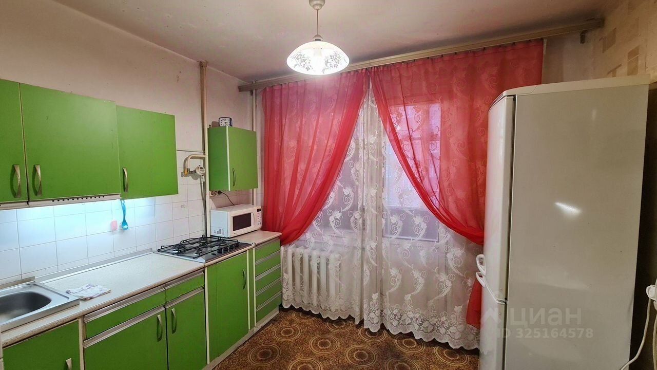 Продажа 1-комн квартиры на вторичном рынке Большие Дворы пгт, улица Крупской, 18