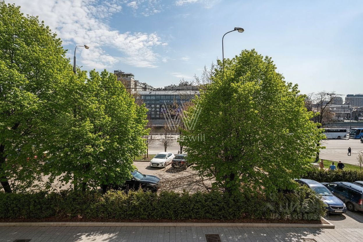 Продажа 3-комн квартиры на вторичном рынке Пречистенская набережная, 43