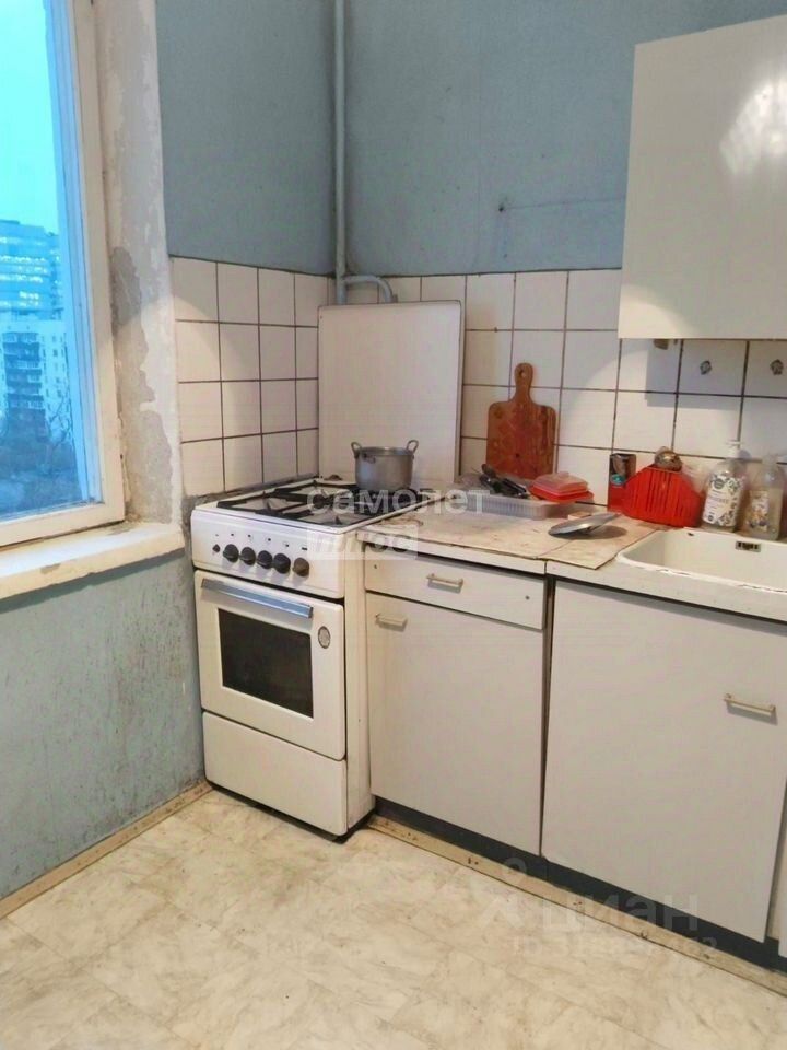 Продажа 3-комн квартиры на вторичном рынке Азовская улица, 4