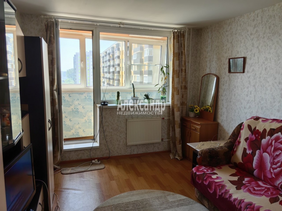 Продажа 1-комн квартиры на вторичном рынке Свердлова пос., Западный пр-зд,  д. 10