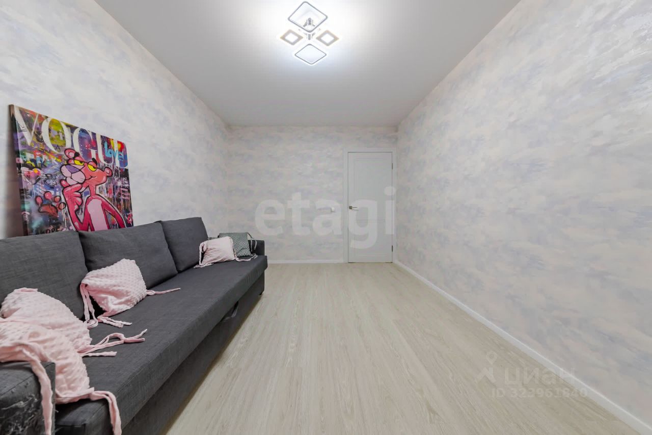 Продажа 2-комн квартиры на вторичном рынке проспект Науки, 73К2