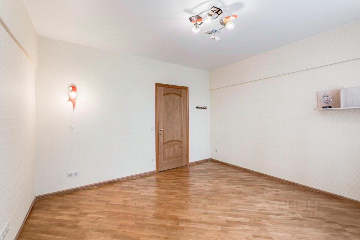 Продажа 4-комн квартиры на вторичном рынке улица Гастелло, 39