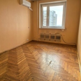 Продажа 3-комн квартиры на вторичном рынке ул Старонародная,  д. 4
