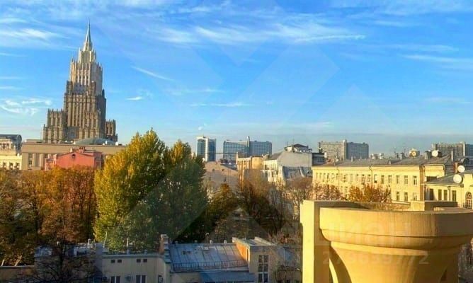 Продажа 5-комн квартиры на вторичном рынке Большой Левшинский переулок, 11